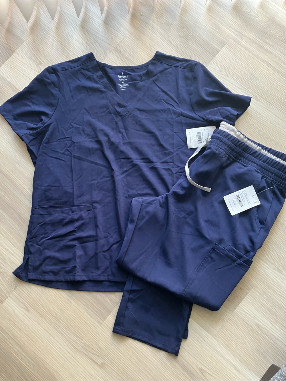 Beyond Scrubs Women’s XL scrub set, NWT